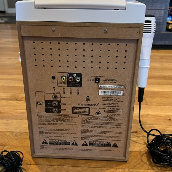 Karaoke machines with CD player. Includes 3 CDs with hits. - Picture 5 of 5